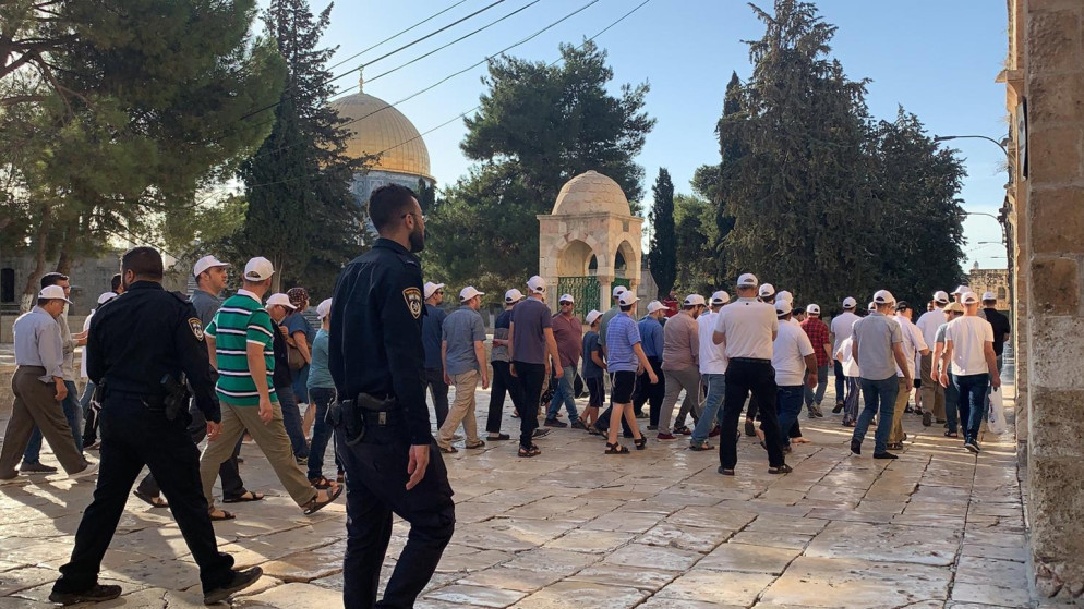 مستوطنون يقتحمون المسجد الأقصى بحماية شرطة الاحتلال