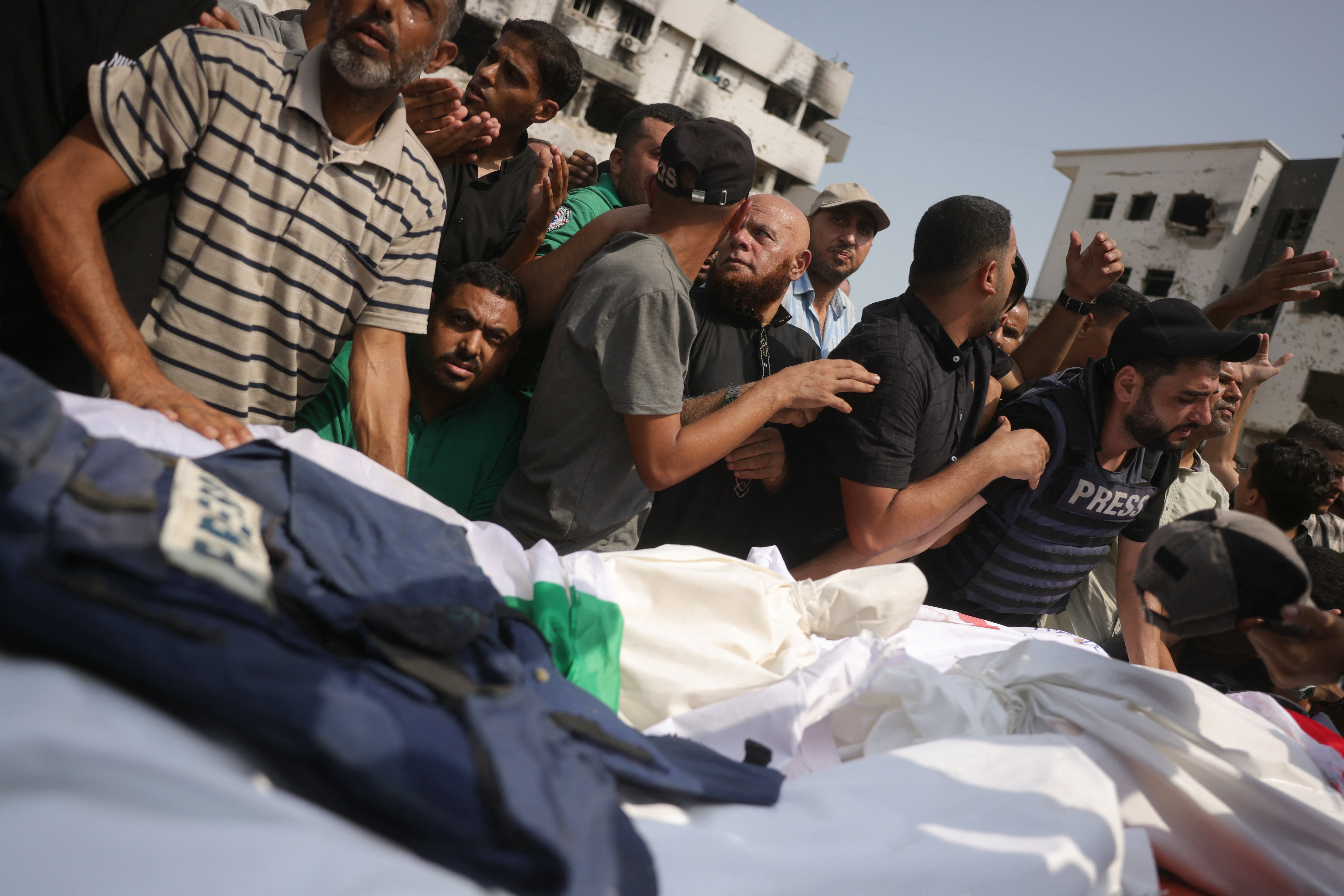 الصحفيون الأردنيون يدينون جريمة الاحتلال باغتيال زملائهم في غزة