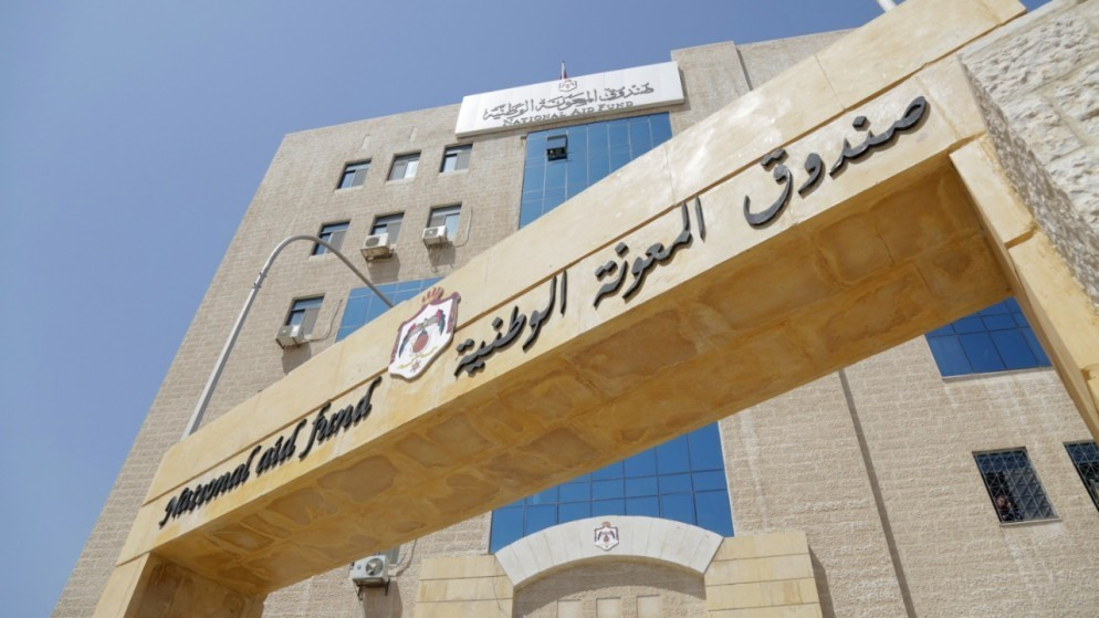 صندوق المعونة يصرف دعماً نقدياً لأسرة تضرر منزلها في الرويشد جراء الأحوال الجوية