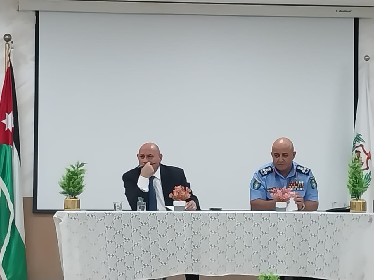 محافظ جرش: تخصيص مبالغ مالية لفتح وإعادة تأهيل طريق خشيبة الفوقا – خشيبة التحتا