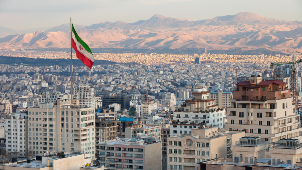 صحيفة: فرنسا وألمانيا وبريطانيا تدرس إعادة فرض العقوبات على إيران