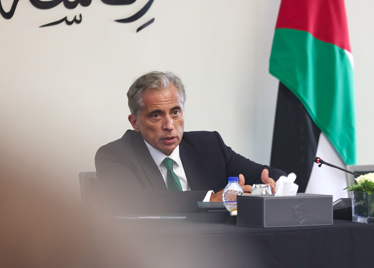 حسان يجتمع بالأمناء العامين للوزارات ويحثهم على تحمل مسؤولياتهم
