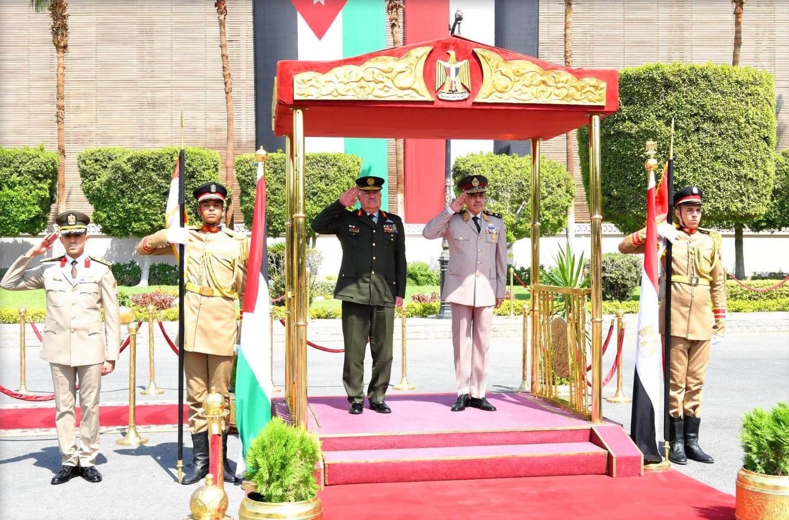 الأردن ومصر يناقشان رفع مستوى التنسيق في المجالات العسكرية