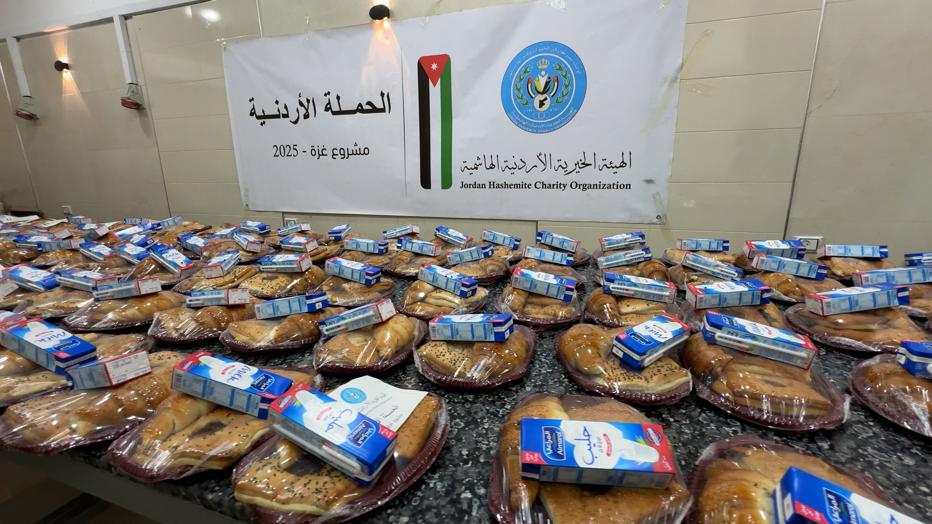 &quot;الحملة الأردنية&quot; توزع وجبات الإفطار على مرضى الكلى شمالي قطاع غزة