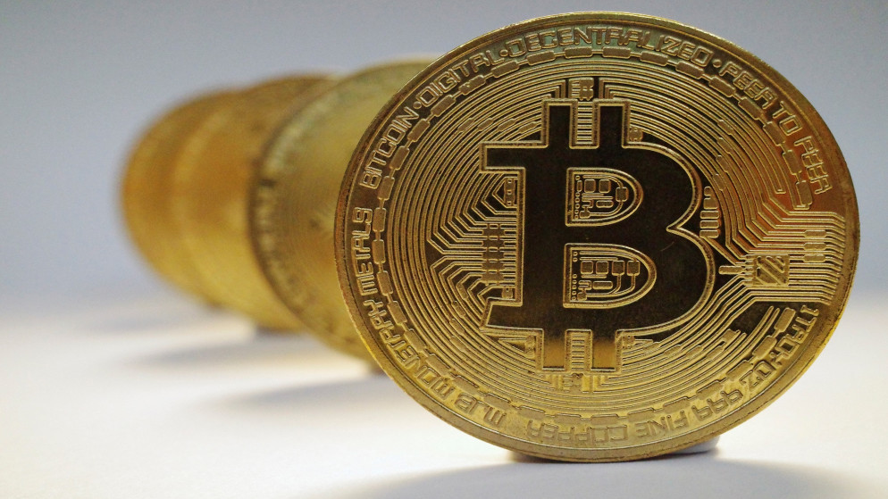 بتكوين تهبط 5.47% إلى 81,555 دولارا