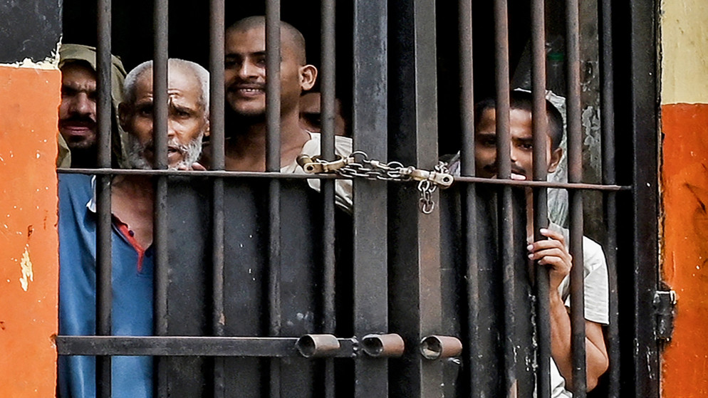 فرار أكثر من 200 شخص من سجن باكستاني بعد هزات أرضية