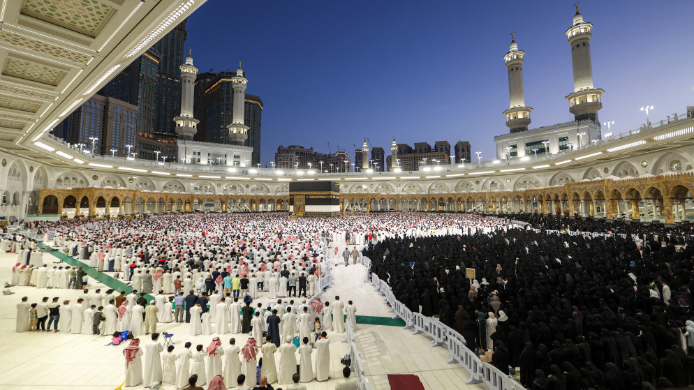الحجاج يبدأون رمي &quot;جمرة العقبة&quot; الكبرى في مشعر منى