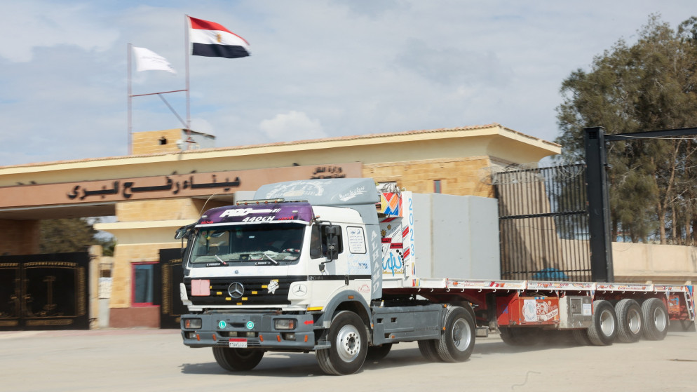 بدء دخول قوافل مساعدات إلى قطاع غزة عبر معبر رفح