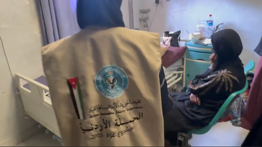 الحملة الأردنية توزع وجبات طعام في مستشفيات شمال قطاع غزة